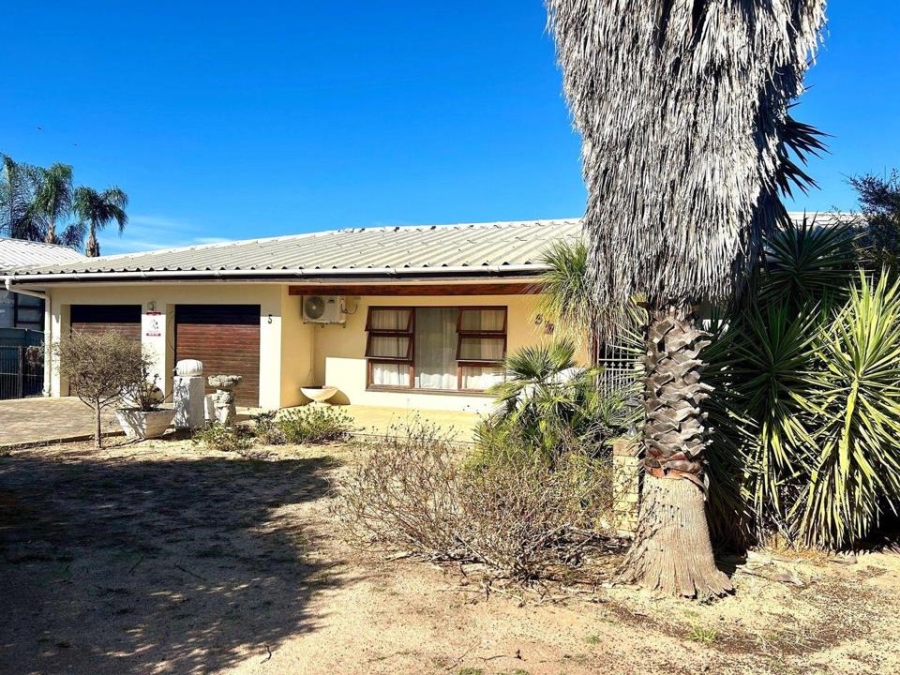 4 Bedroom Property for Sale in Bergzicht Western Cape